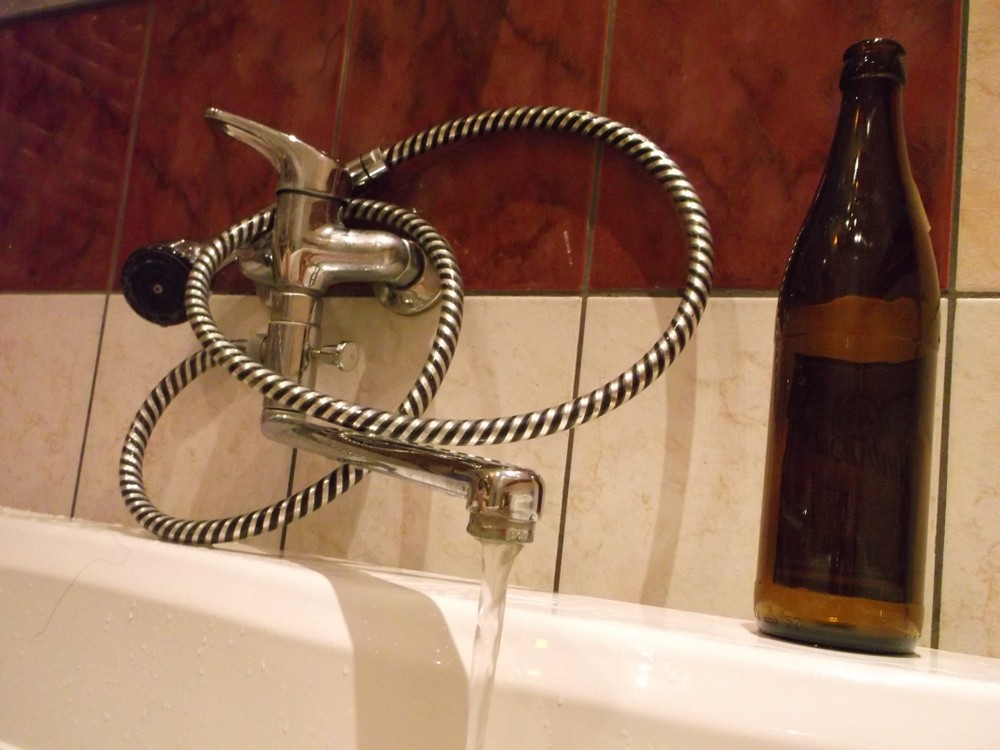 Alkohol folyt a csapokból