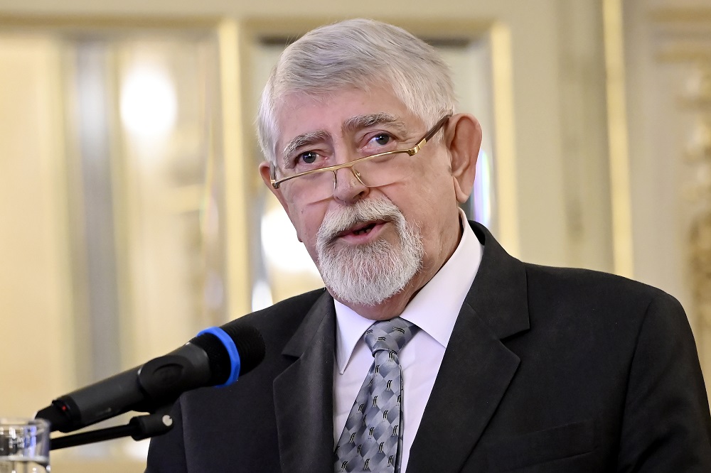 Telefonos előjegyzéssel indul újra az egészségügy