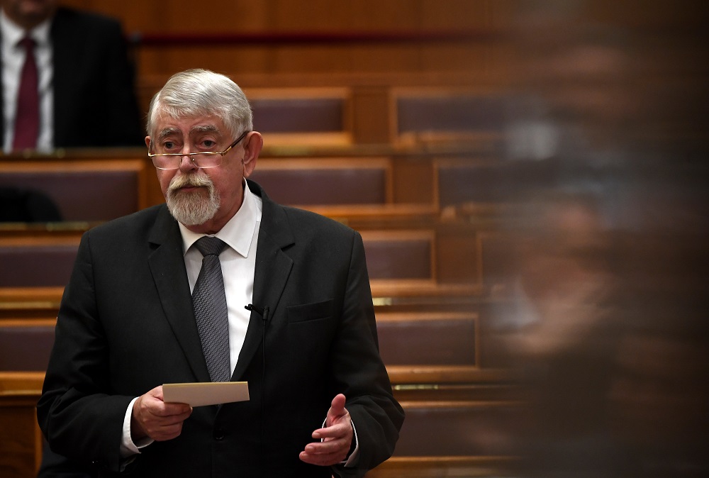 A kormány a súlyának megfelelően kezeli a koronavírus-helyzetet