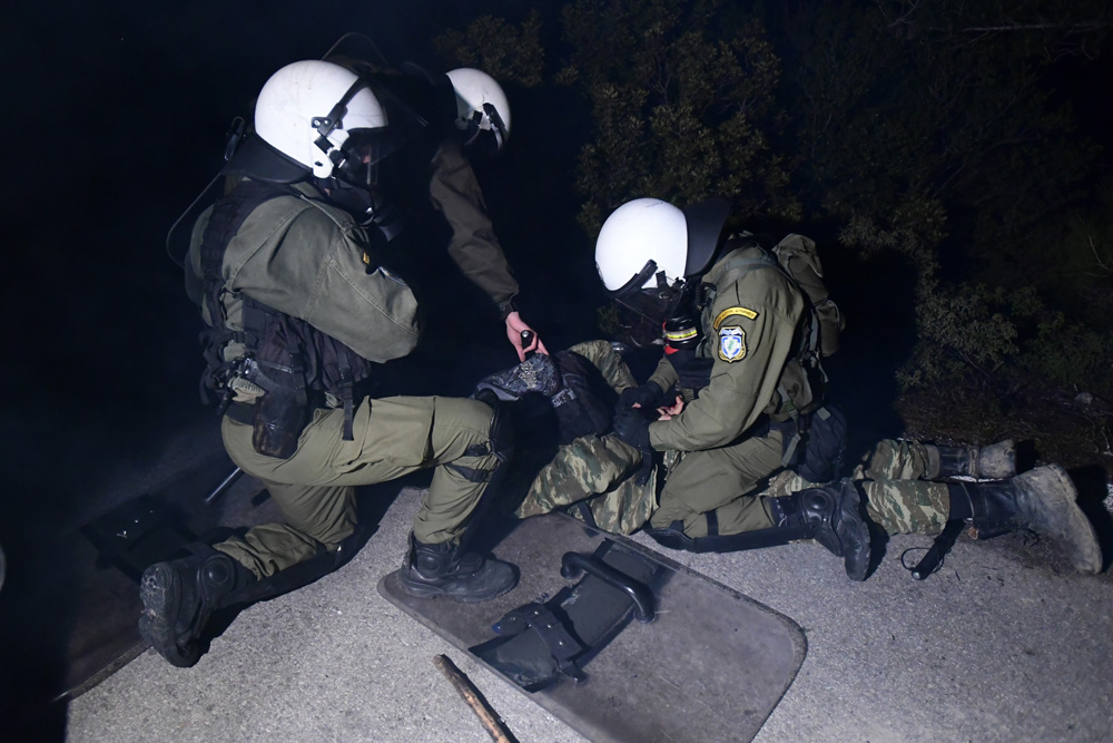 Könnygázzal oszlatta a leszboszi rendőrség a tüntető lakosokat