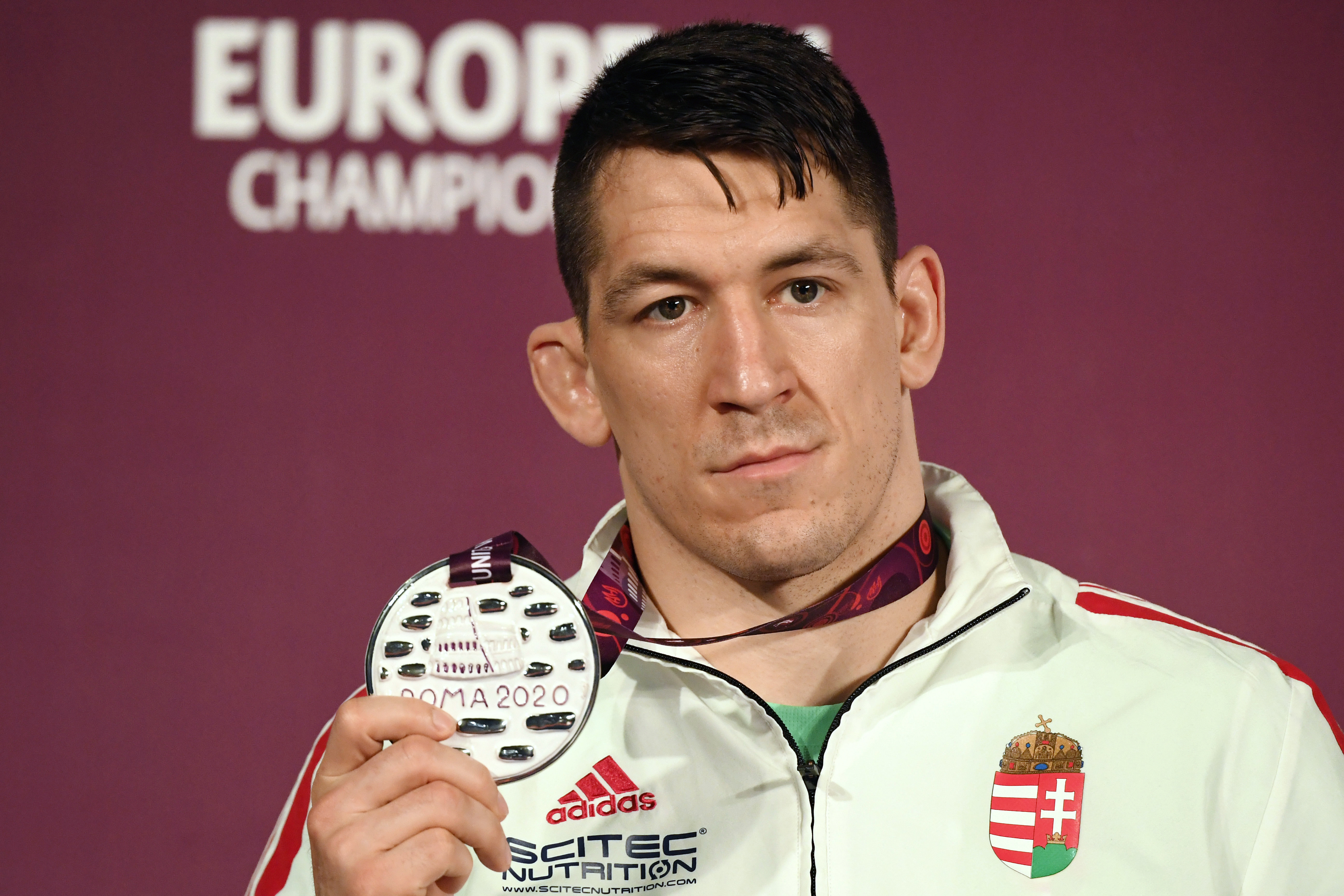 Két magyar ezüst- és egy bronzérem