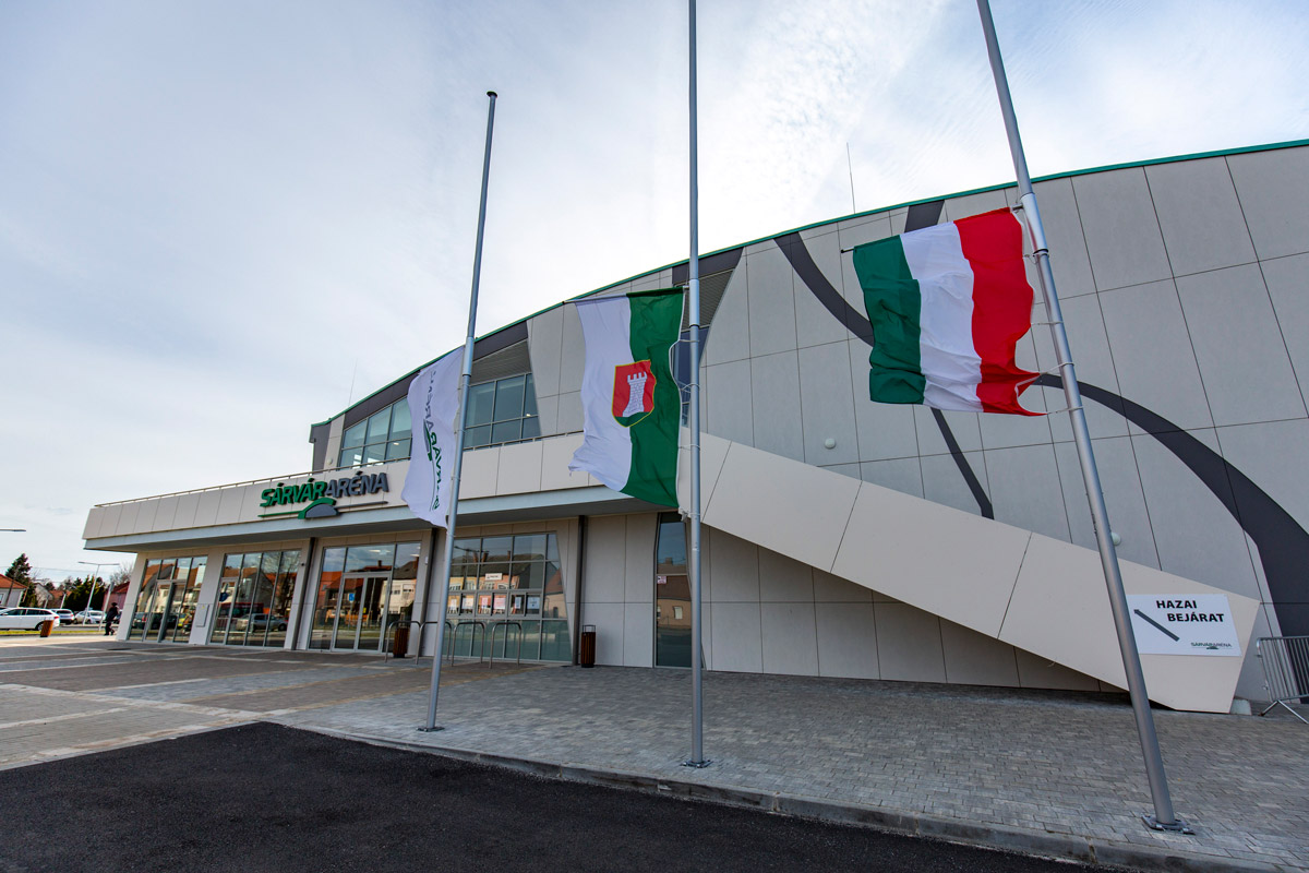 Átadták a Sárvár Arénát