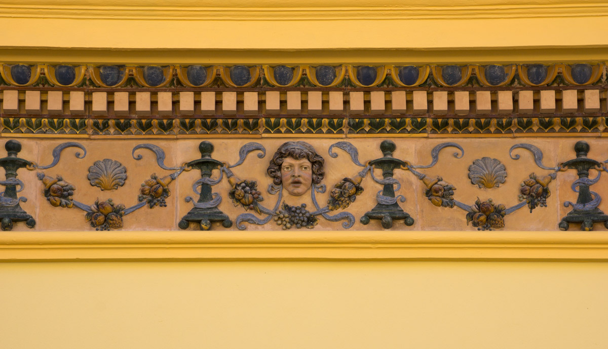 Porceláncserepek mutyija