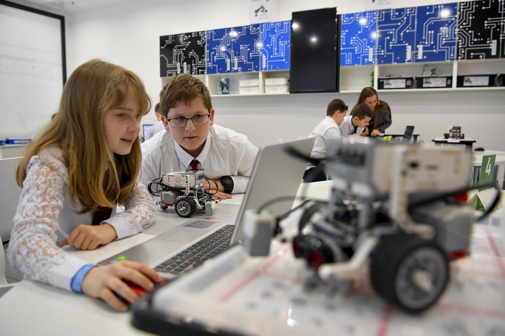 Átadták a debreceni digitális élményközpontot