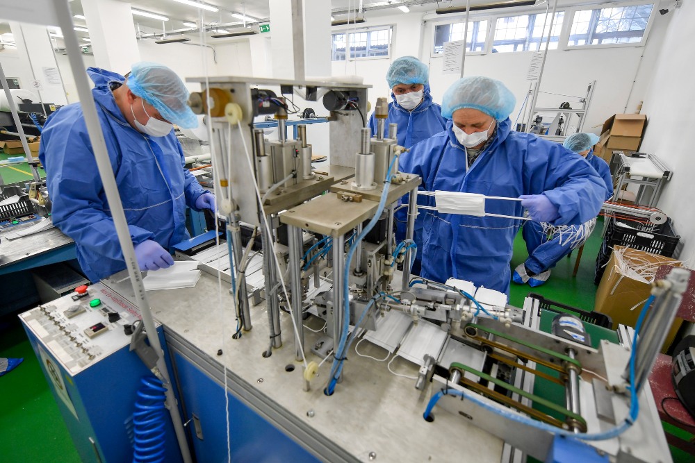 Újabb 6,6 millió szájmaszkot gyártanak