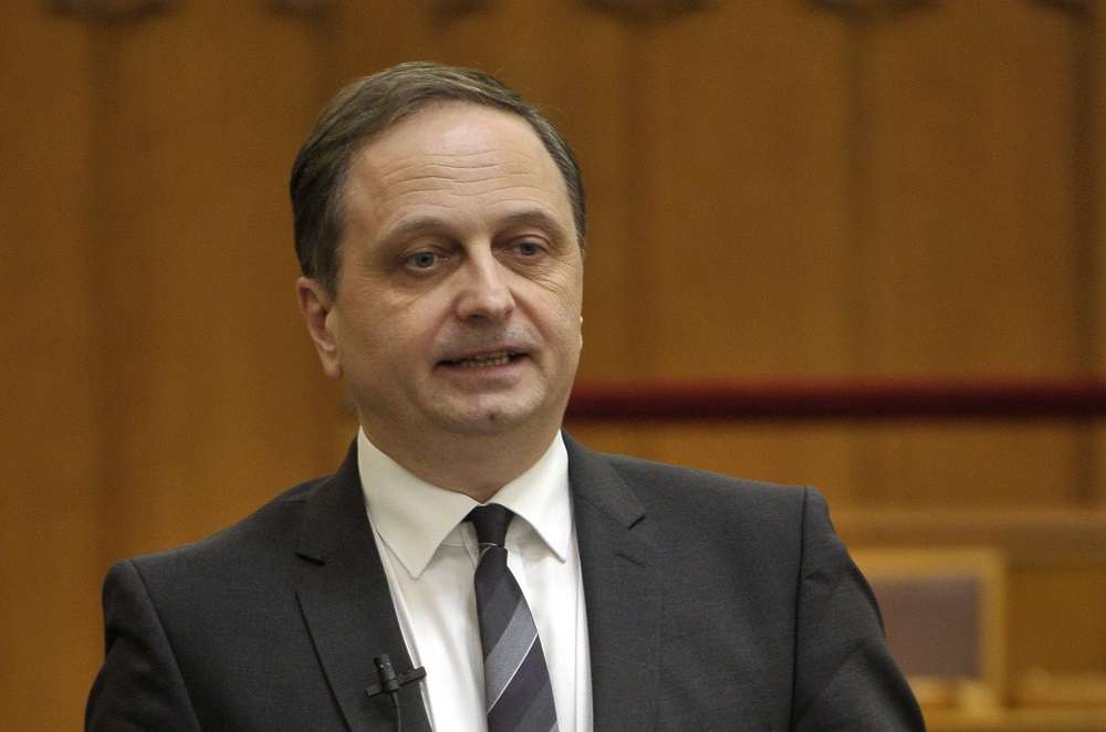 A Jobbik szerint tanárok nélküli iskolakezdés fenyeget