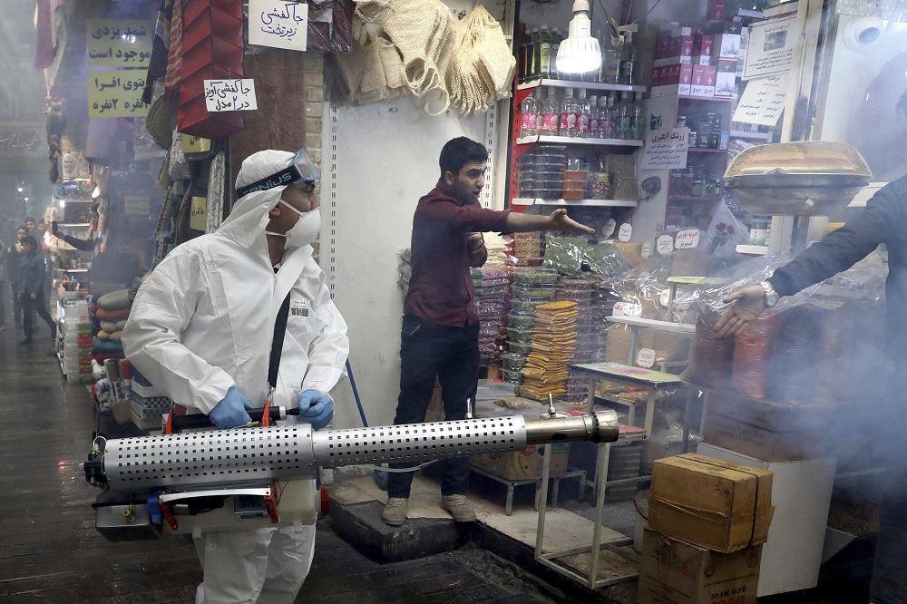 Randalírozás, erőszak és szökések Iránban és Afganisztánban