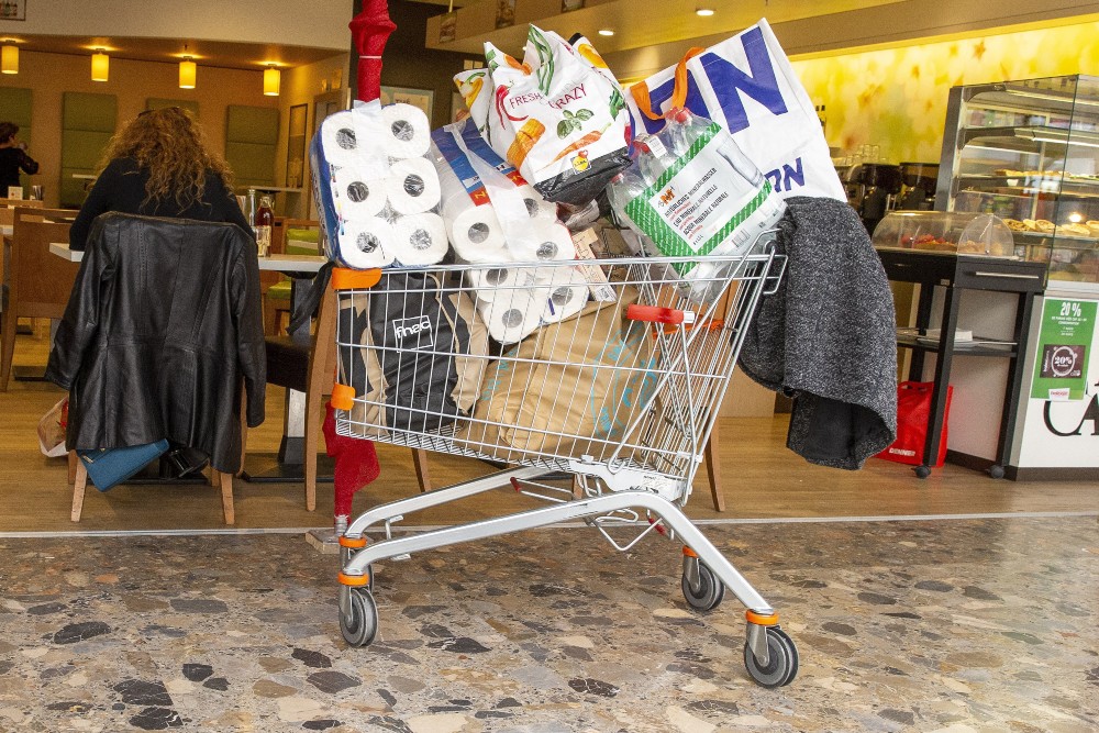 Több mint ezer új fertőzött Svájcban