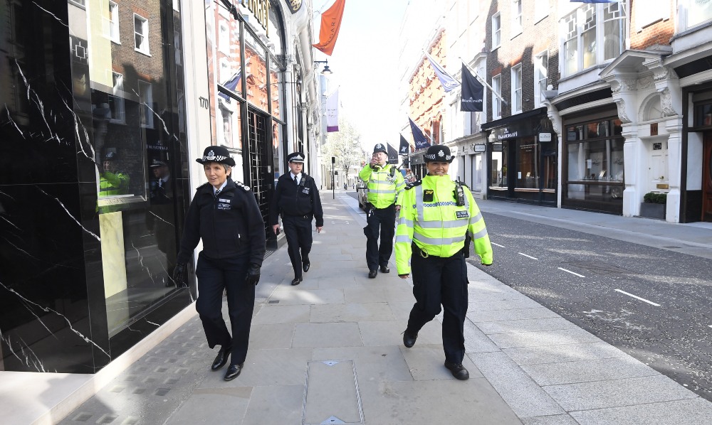 Bírságolhatnak a brit rendőrök