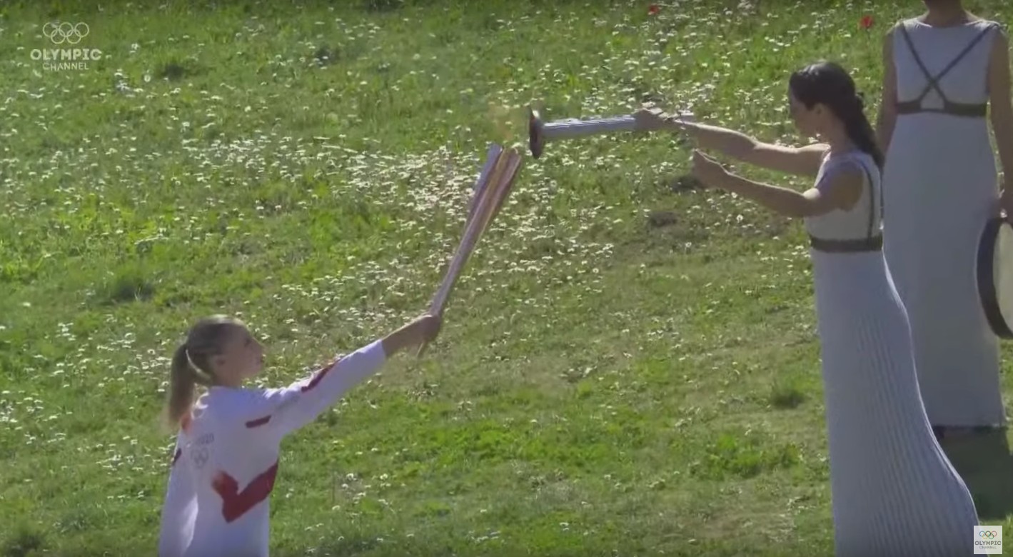 Fellobbant a láng Olümpiában