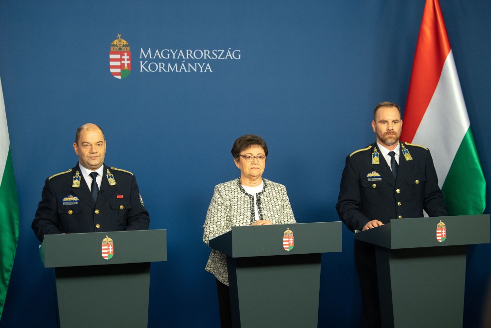 Az ellenzék hatalmi érdekei miatt sok támadás érte az Operatív Törzset