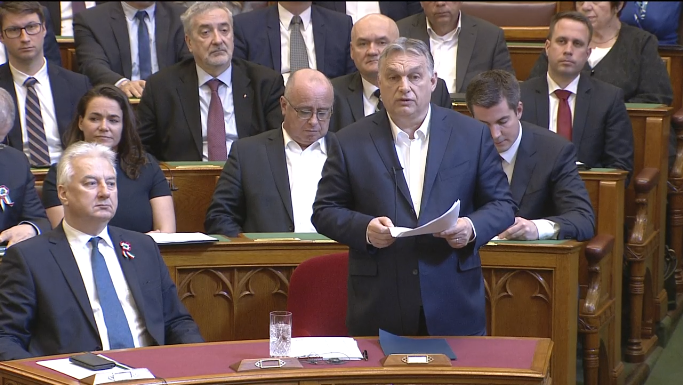 Orbán Viktor: Magyarország határait lezárjuk