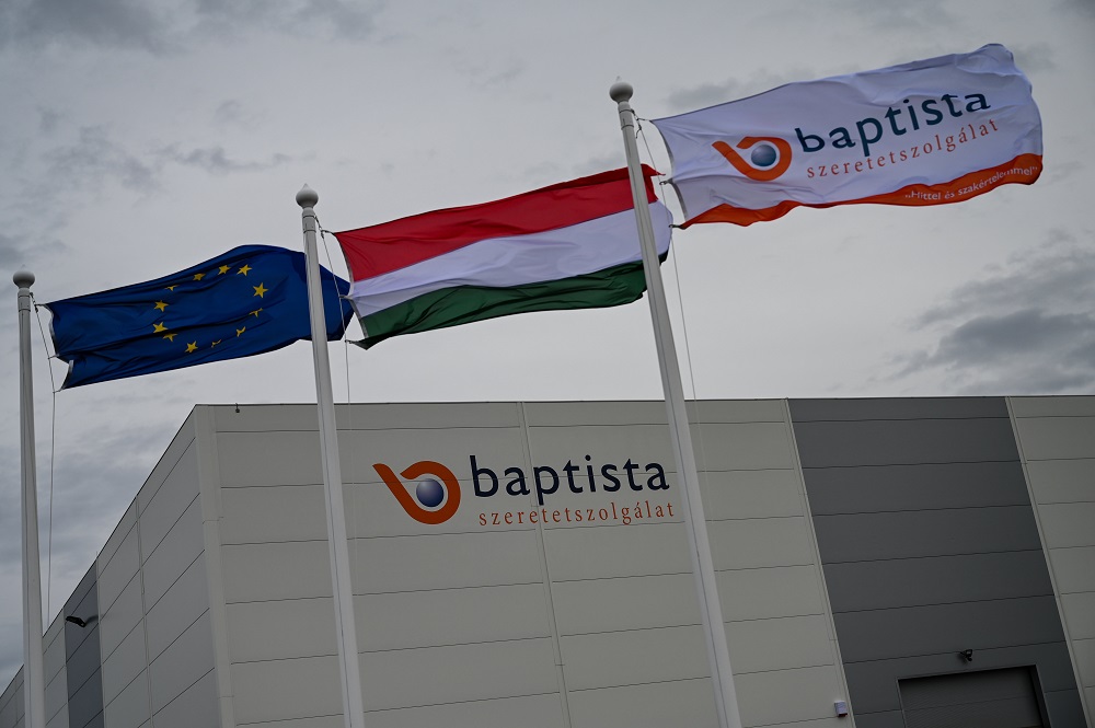 Átadták a Baptista Szeretetszolgálat pákozdi logisztikai központját