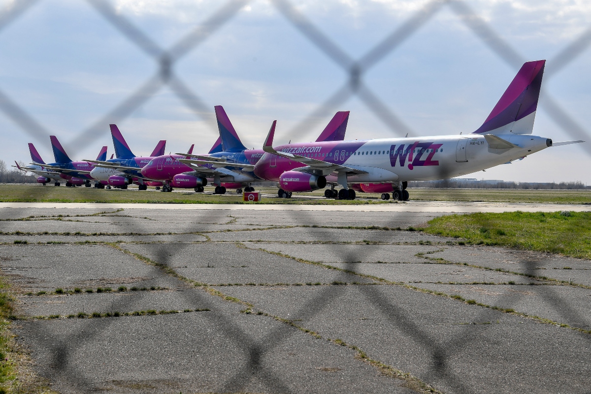 Egyre több légitársaság áll le