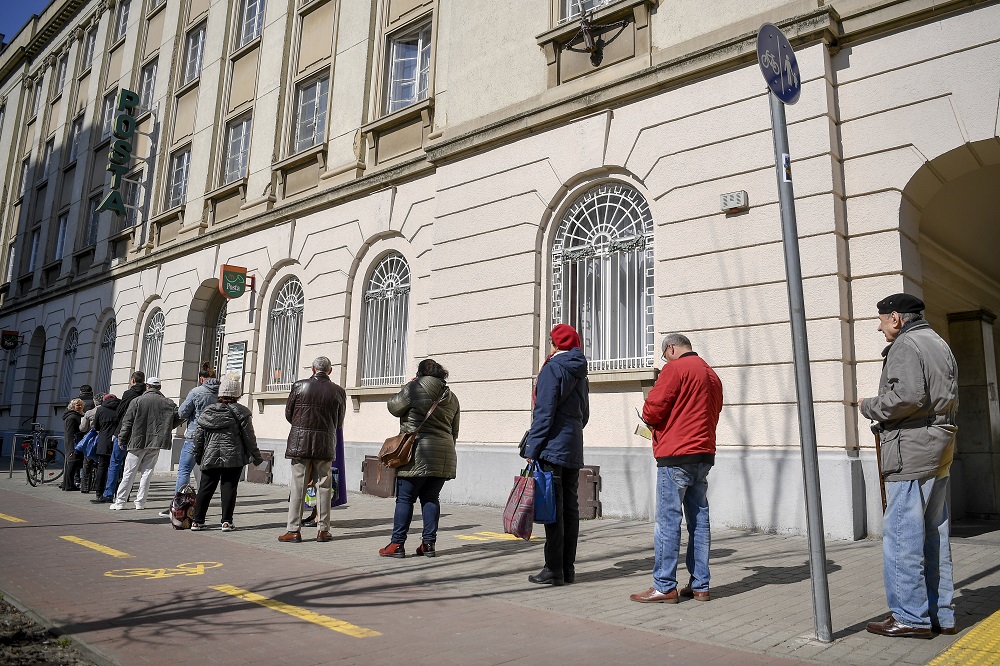 Magyar Posta: 15 óra után is nyitva lesznek posták