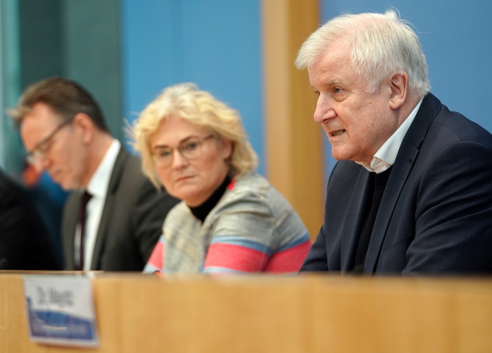 Seehofer szerint a szélsőjobb a legnagyobb veszély