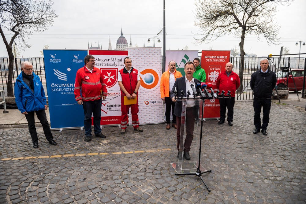 Elindul a 1357-es adományvonal