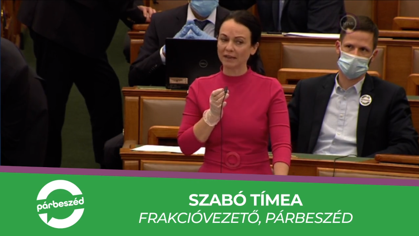 Börtönről és diktatúráról sivalkodott Szabó Tímea