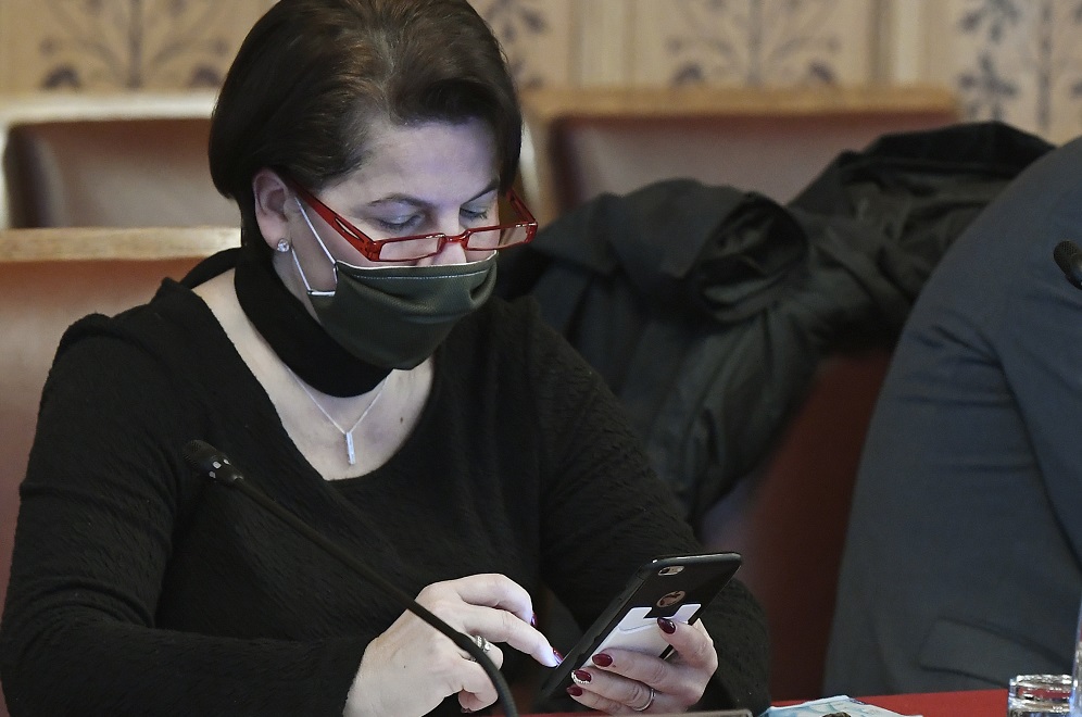 Varga-Damm Andrea díjat alapított