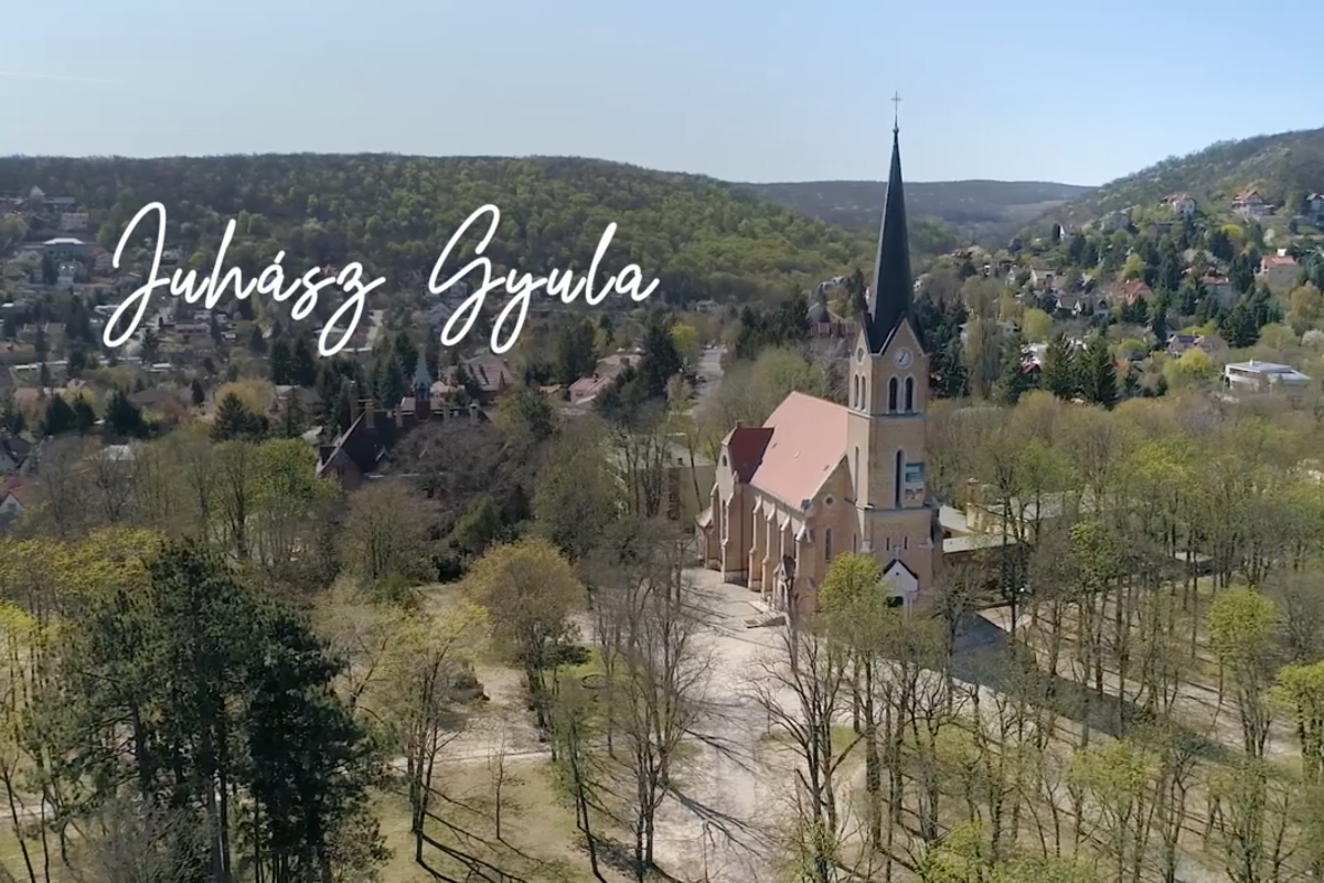 Különleges videóval kíván áldott húsvétot Varga Mihály