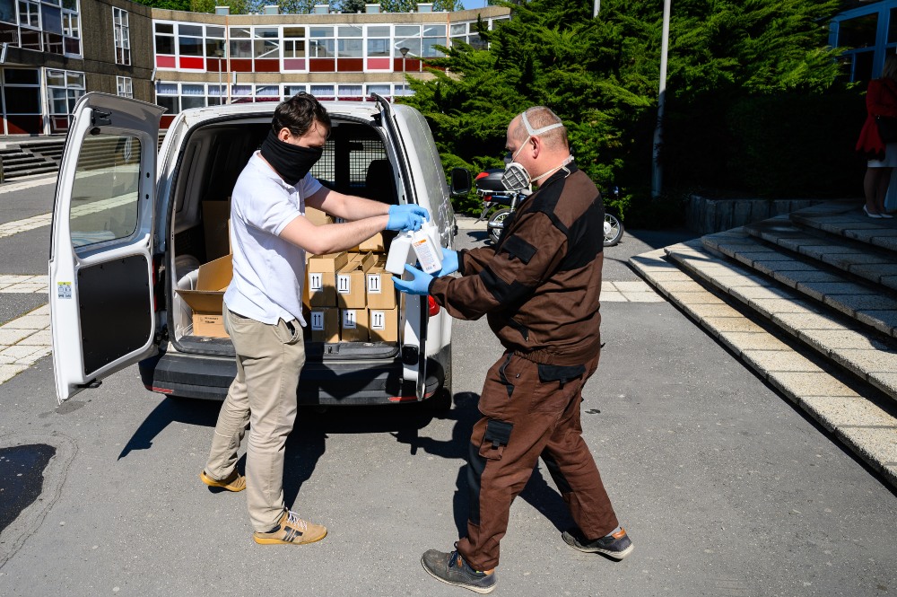 Megkezdődött a védőeszközök kiszállítása az érettségihez