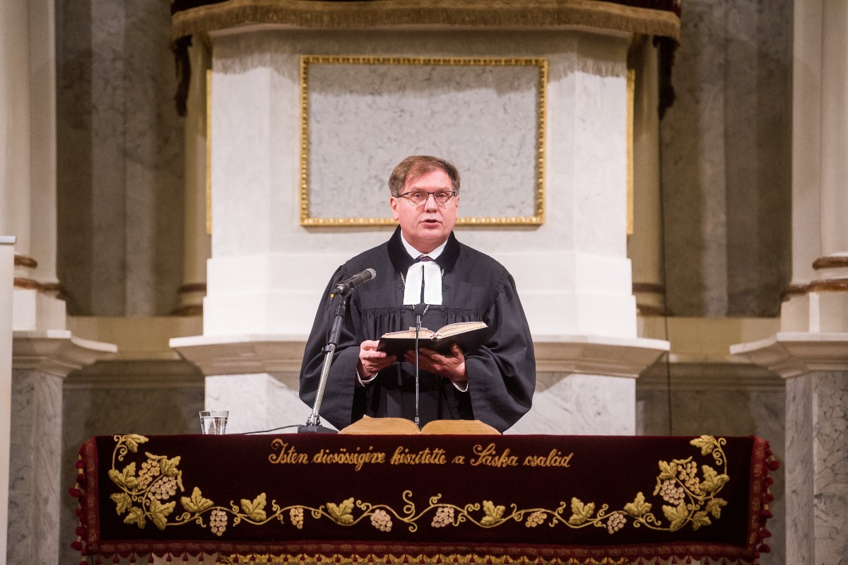 Szép példát mutat a vallásosság