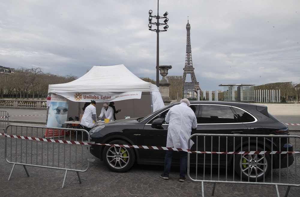 Franciaországban ismét csaknem ezerrel emelkedett a halottak száma