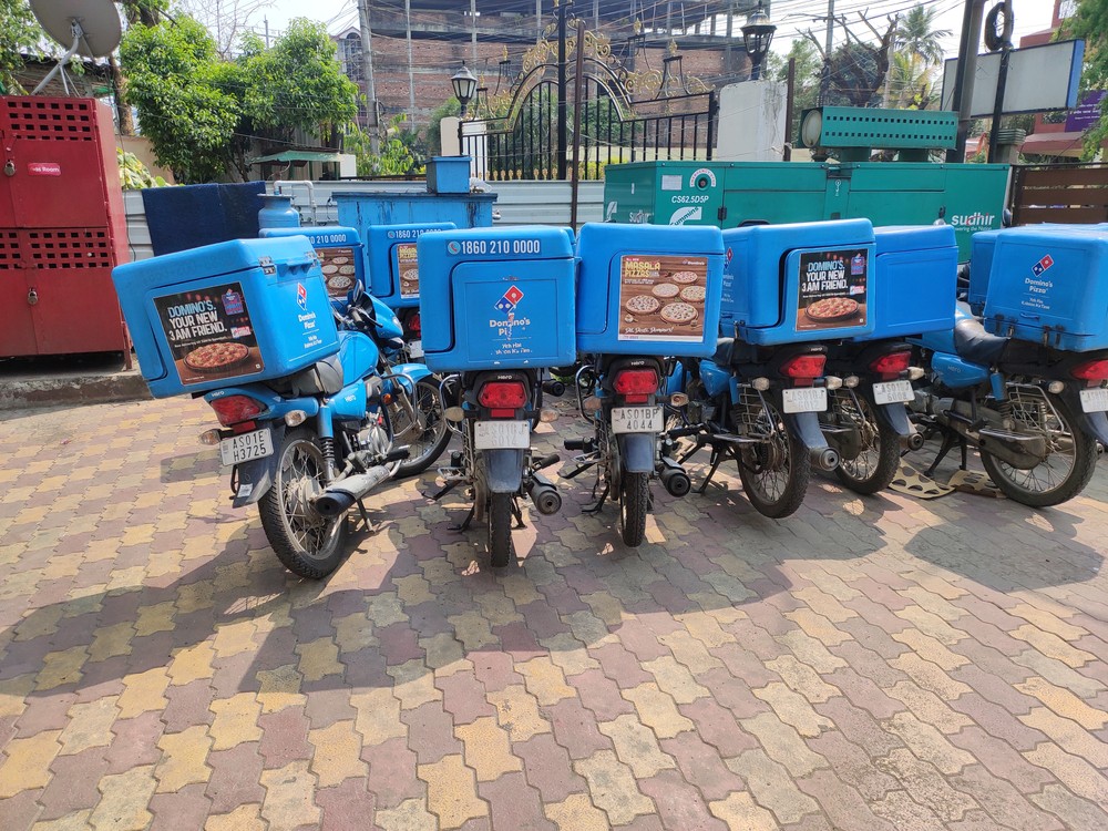 Karantén egy pizzafutár miatt