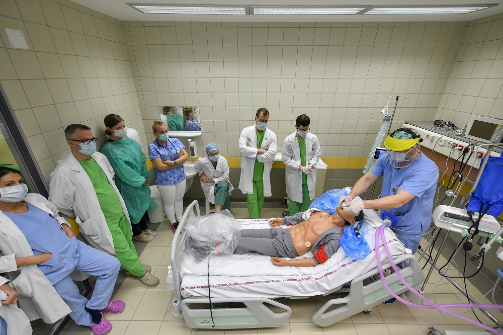 A betegek öt százalékánál alakul ki tüdőgyulladás