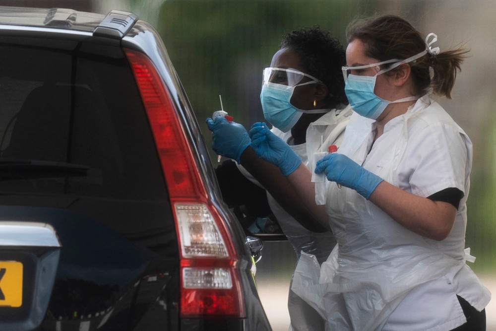 Tizenkétezer felett a brit halottak száma