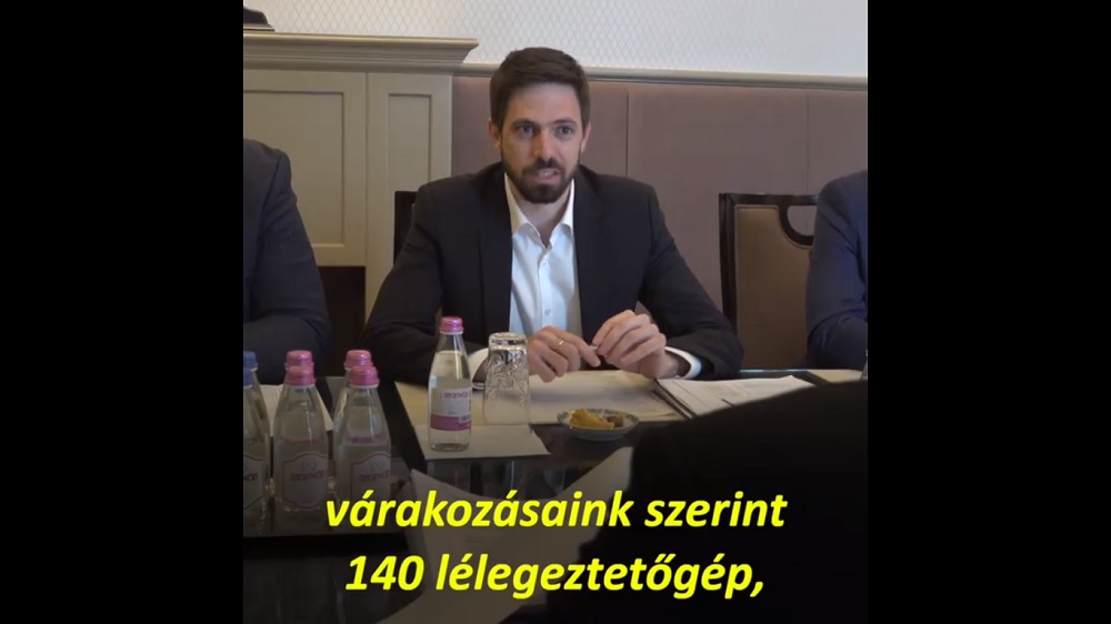 Ötmillió maszk, 140 lélegeztetőgép és több mint 30 ezer köpeny érkezik