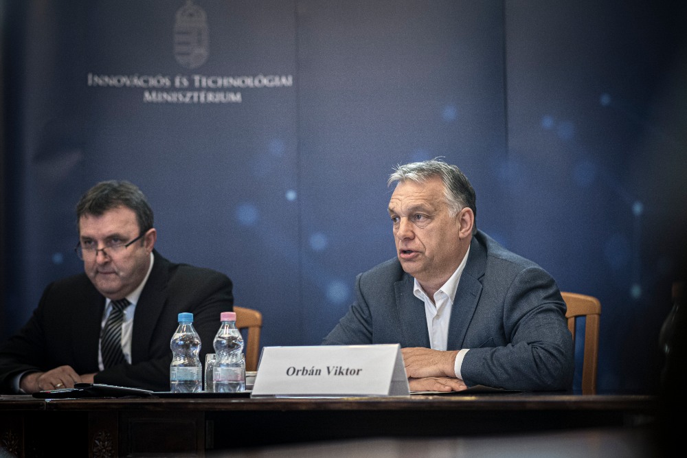 Orbán Viktor a hazai gyógyszergyártásról egyeztetett