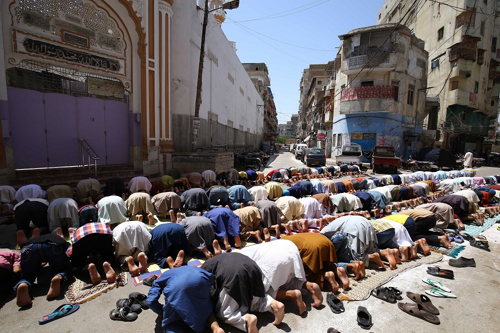 Pakisztánban nyitva maradnak a mecsetek