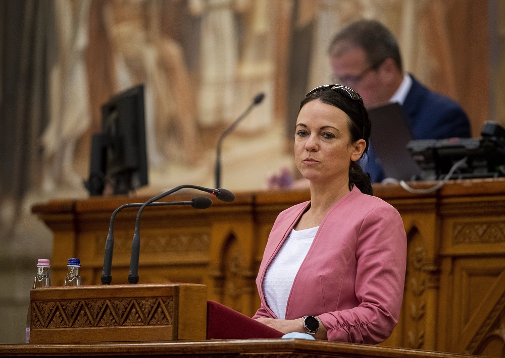 Szabó Tímea: „Orbán Viktor tíz éve próbál elbábozni nekünk egy mesét”