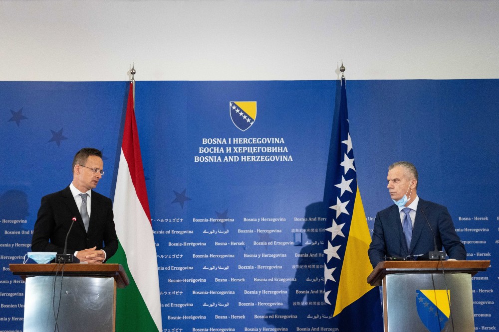 Védőfelszereléseket ajándékoztunk Boszniának