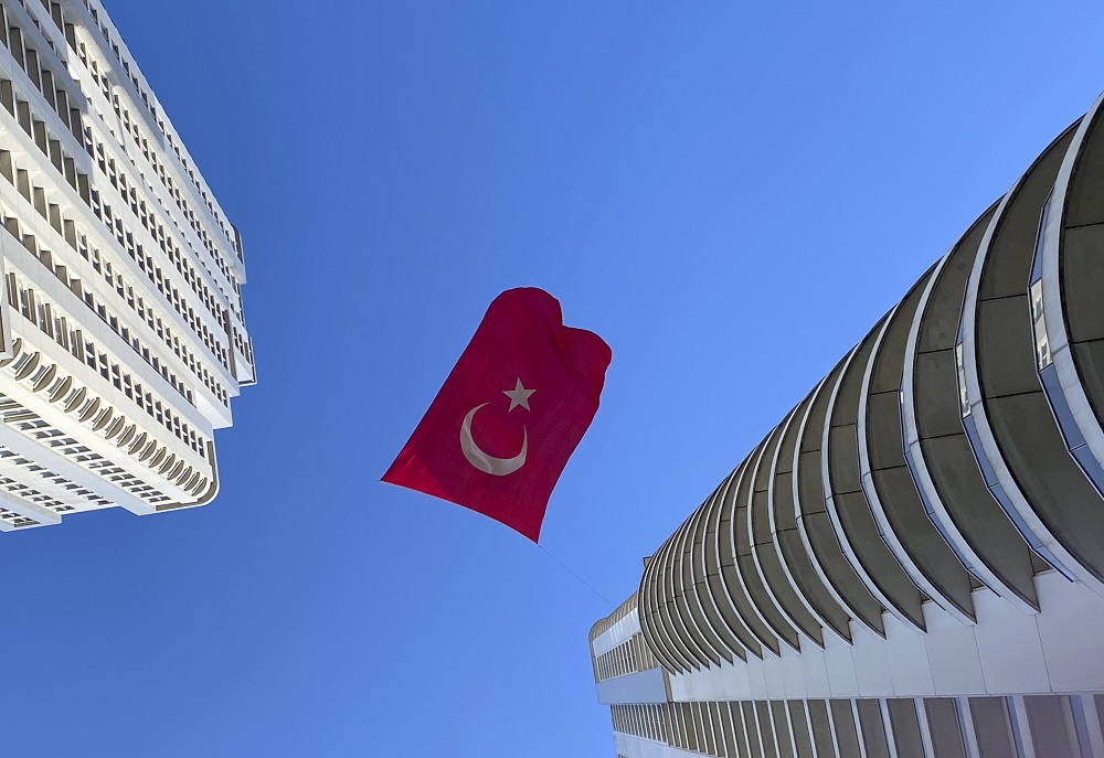 Először haladta meg a gyógyultak napi száma az új esetekét