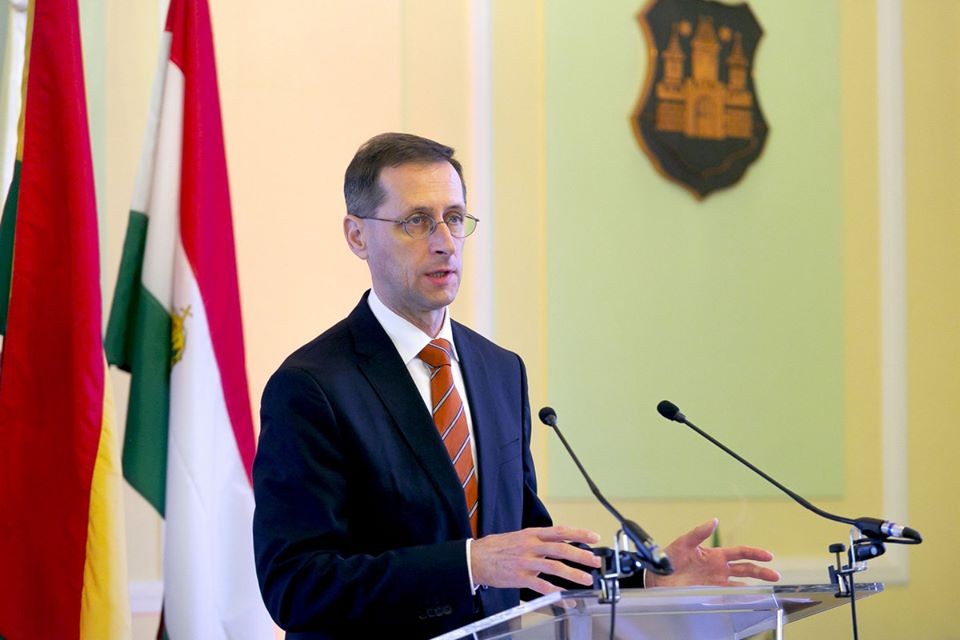 Kedvezményes hitelprogram indul a magyar kisvállalkozásoknak