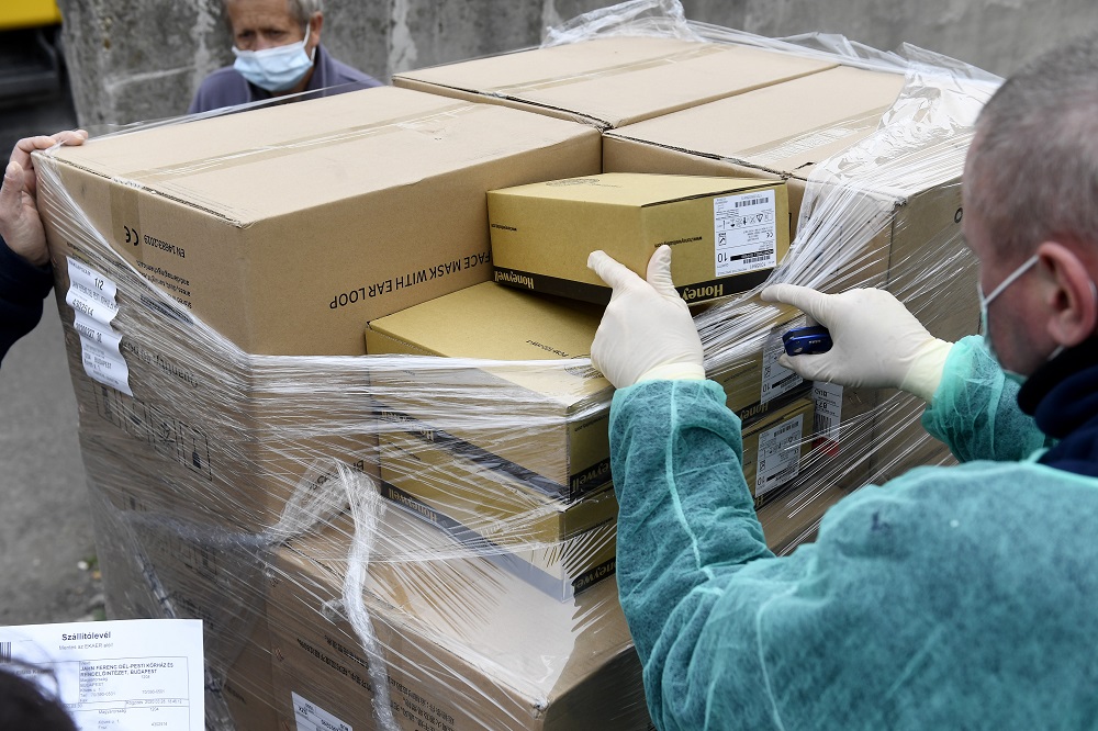 Az egyetemi klinikákra is megérkeztek a védőeszközök