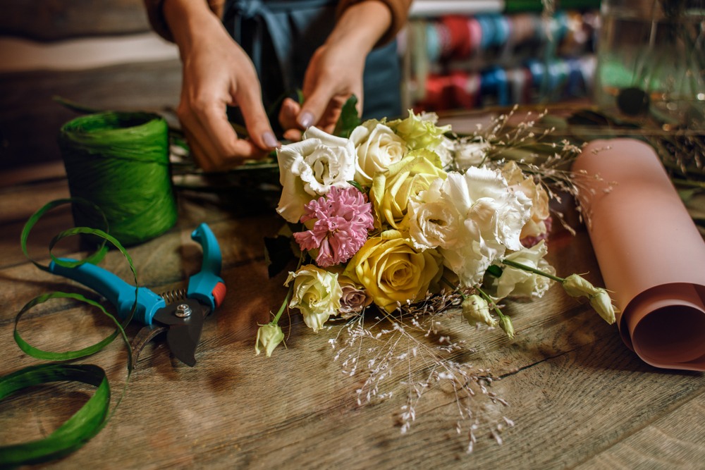 Nyitva maradhatnak a virágboltok