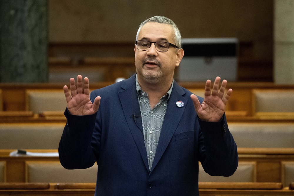 Arató: a kormány nem költ az egészségügyre