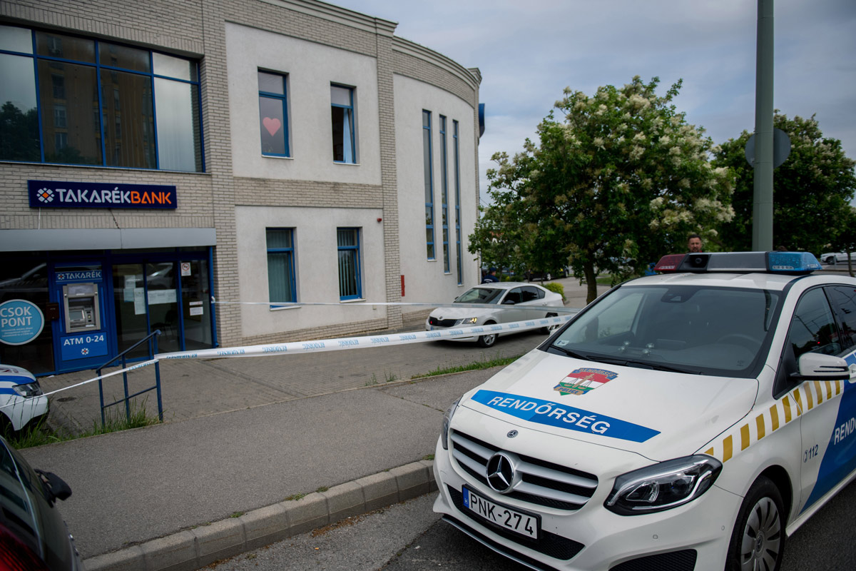 Kiraboltak egy bankfiókot Pécsen