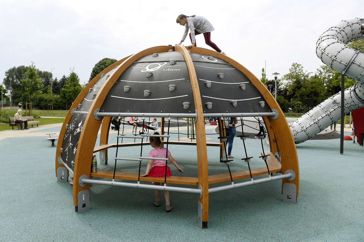 Átadták a csepeli Tejút parkot