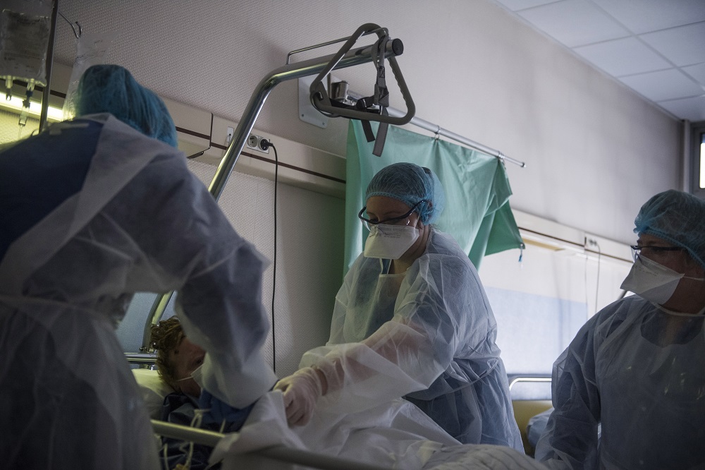 Franciaországban 25 ezer fölé emelkedett a halottak száma