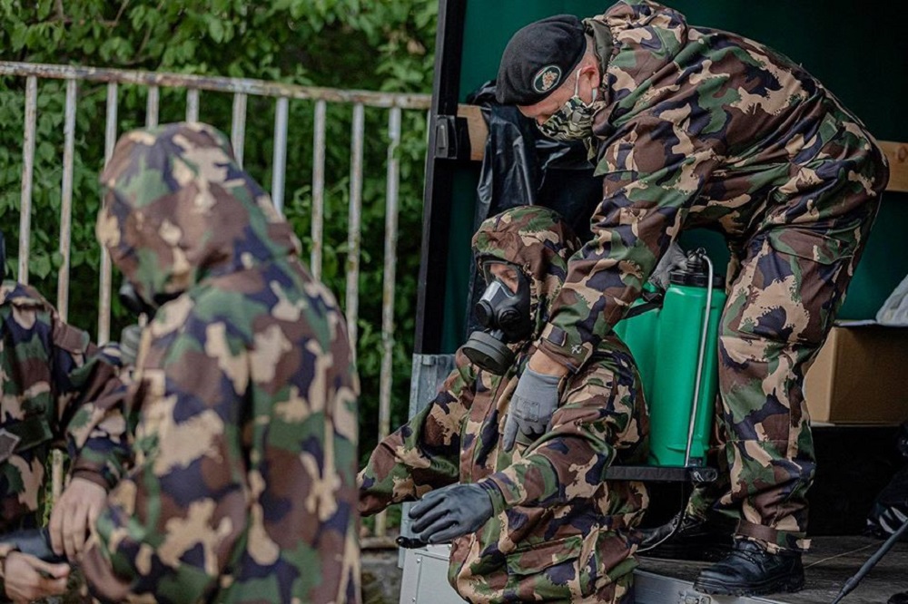 Már 873 idősotthonban fertőtlenítettek a katonák