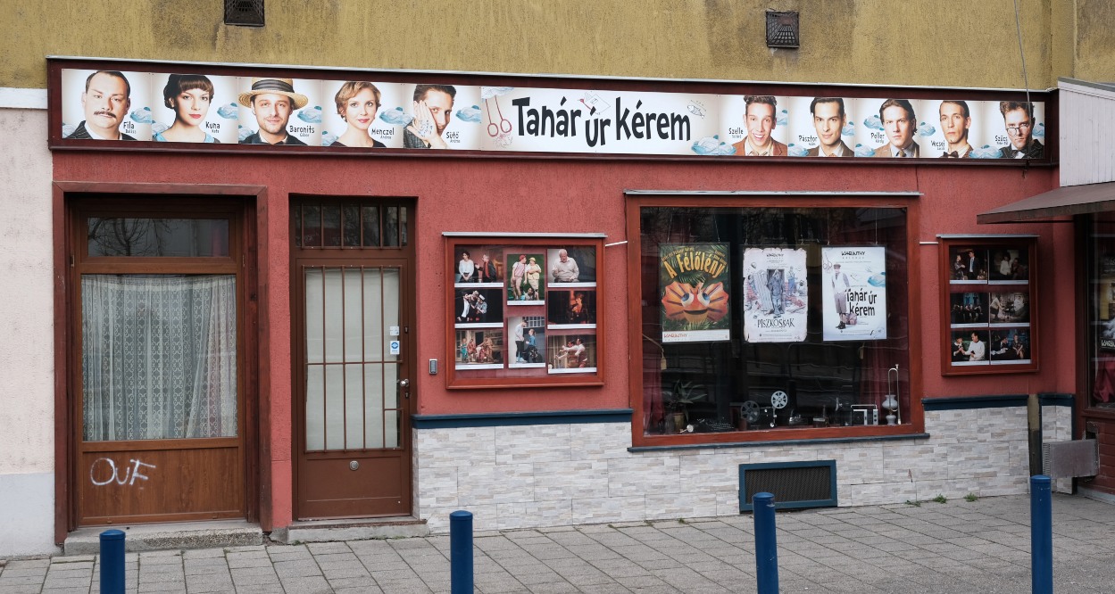 Az Emmi 300 millió forintos támogatást biztosít a Karinthy Színháznak