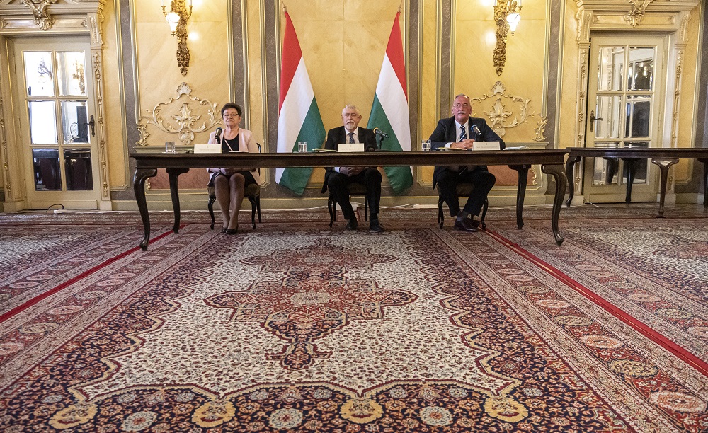 Kásler Miklós: az oltóanyaggyártásban is önellátónak kell lenni