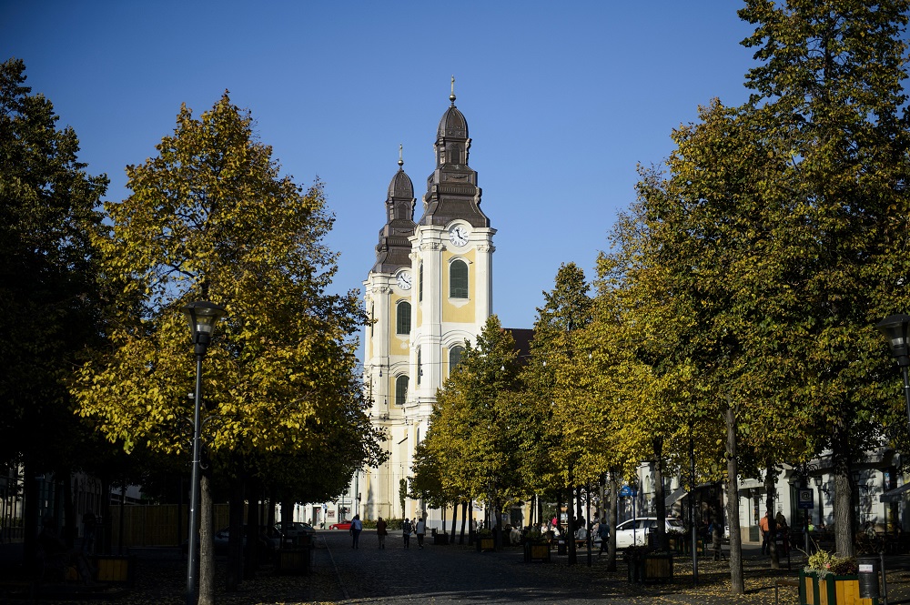 Nem tervezik a katolikus templomok bezárását