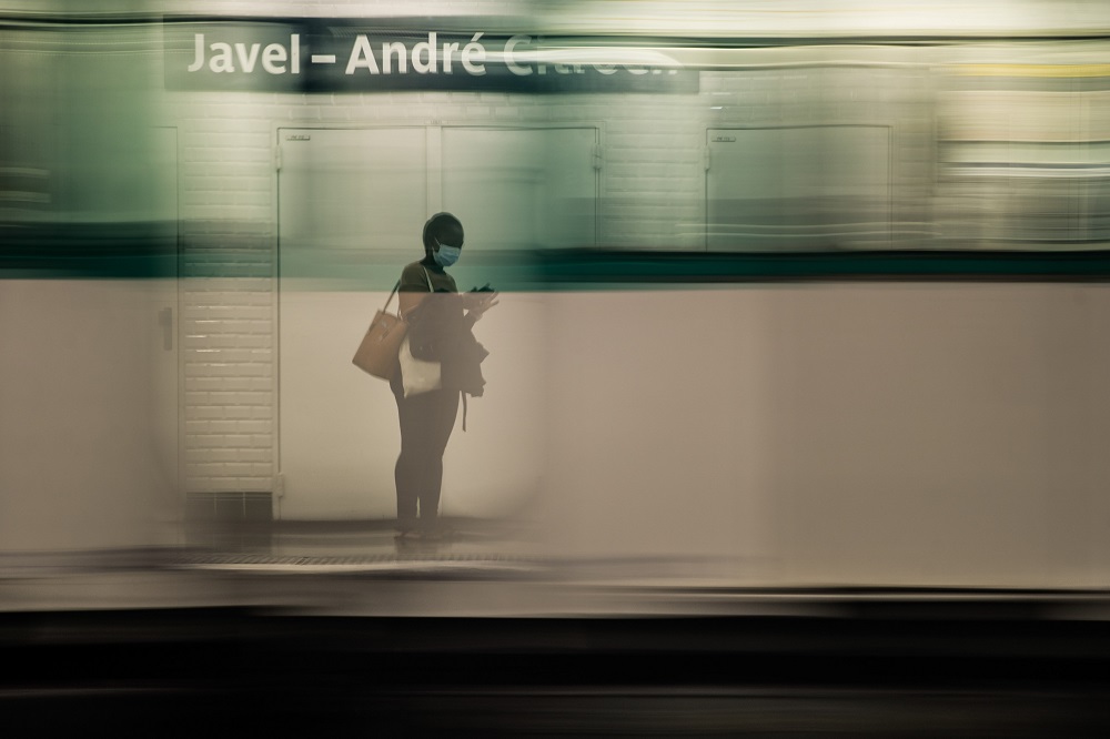 A párizsi metróban intelligens kamerákkal ellenőrzik a maszkviselést