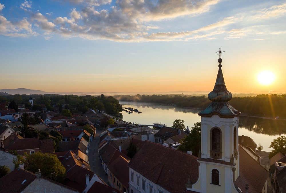 Jelentősen enyhítik a korlátozásokat a hétvégétől a vidéki települések