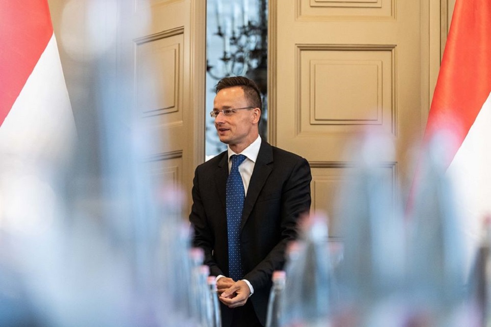 A kormány kötelességének tekinti a munkahelyek védelmét